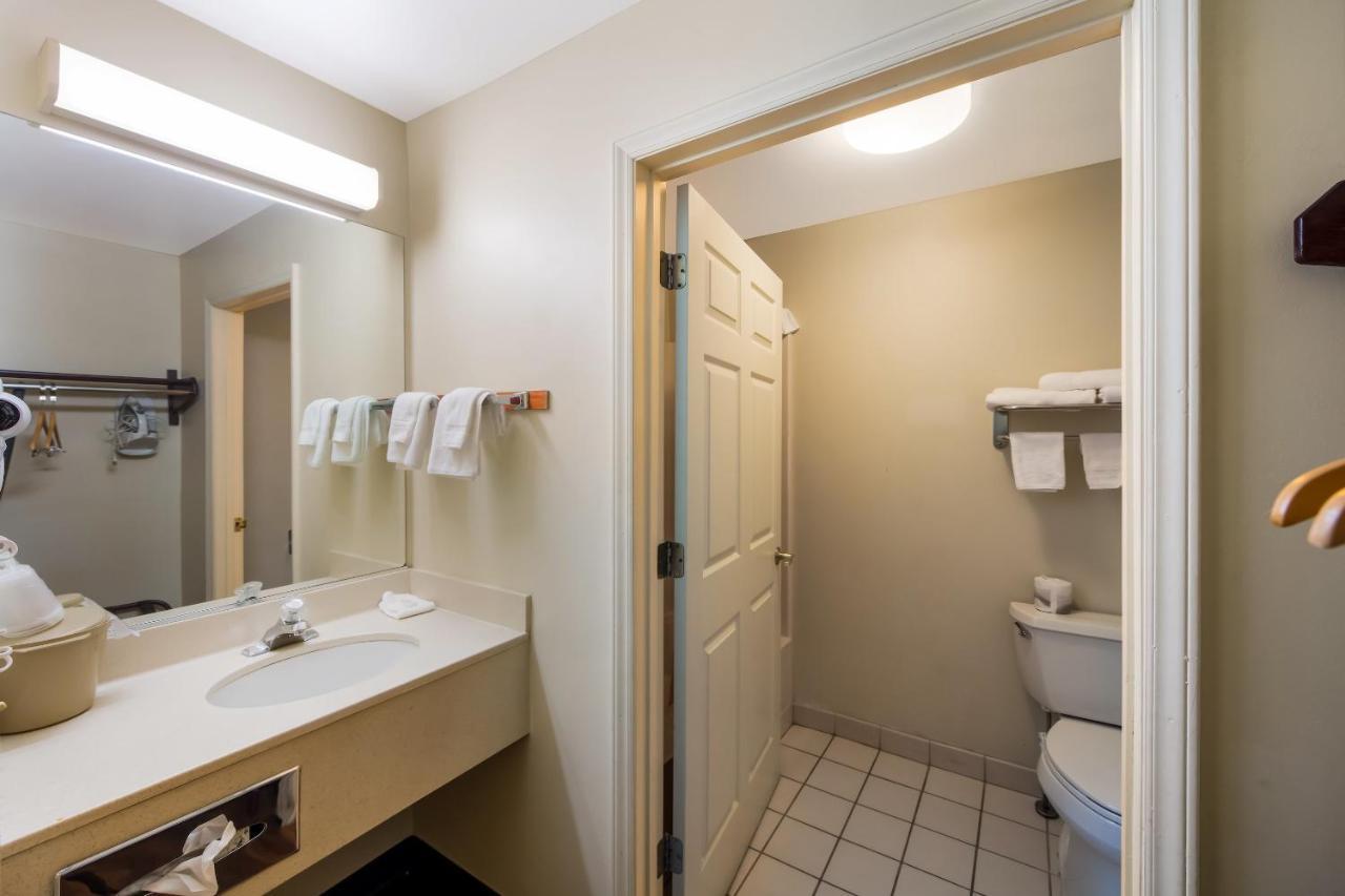 Red Roof Inn Hendersonville Zewnętrze zdjęcie